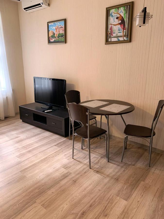 Excellent Apartment In The Center Of Odessa Buitenkant foto