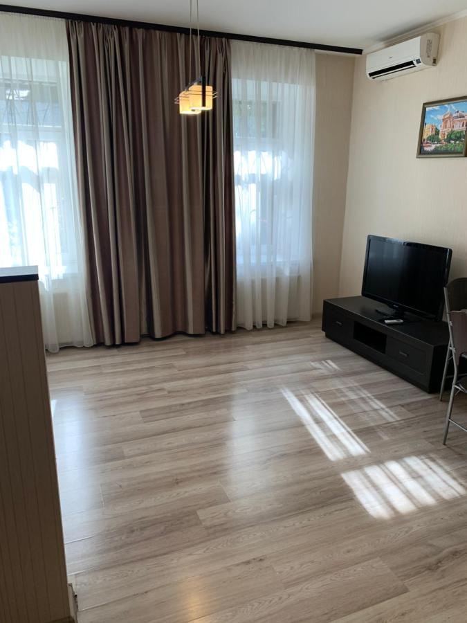 Excellent Apartment In The Center Of Odessa Buitenkant foto